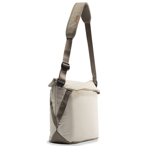 Peak Design Everyday Tote v2 (15L, Bone) side view
